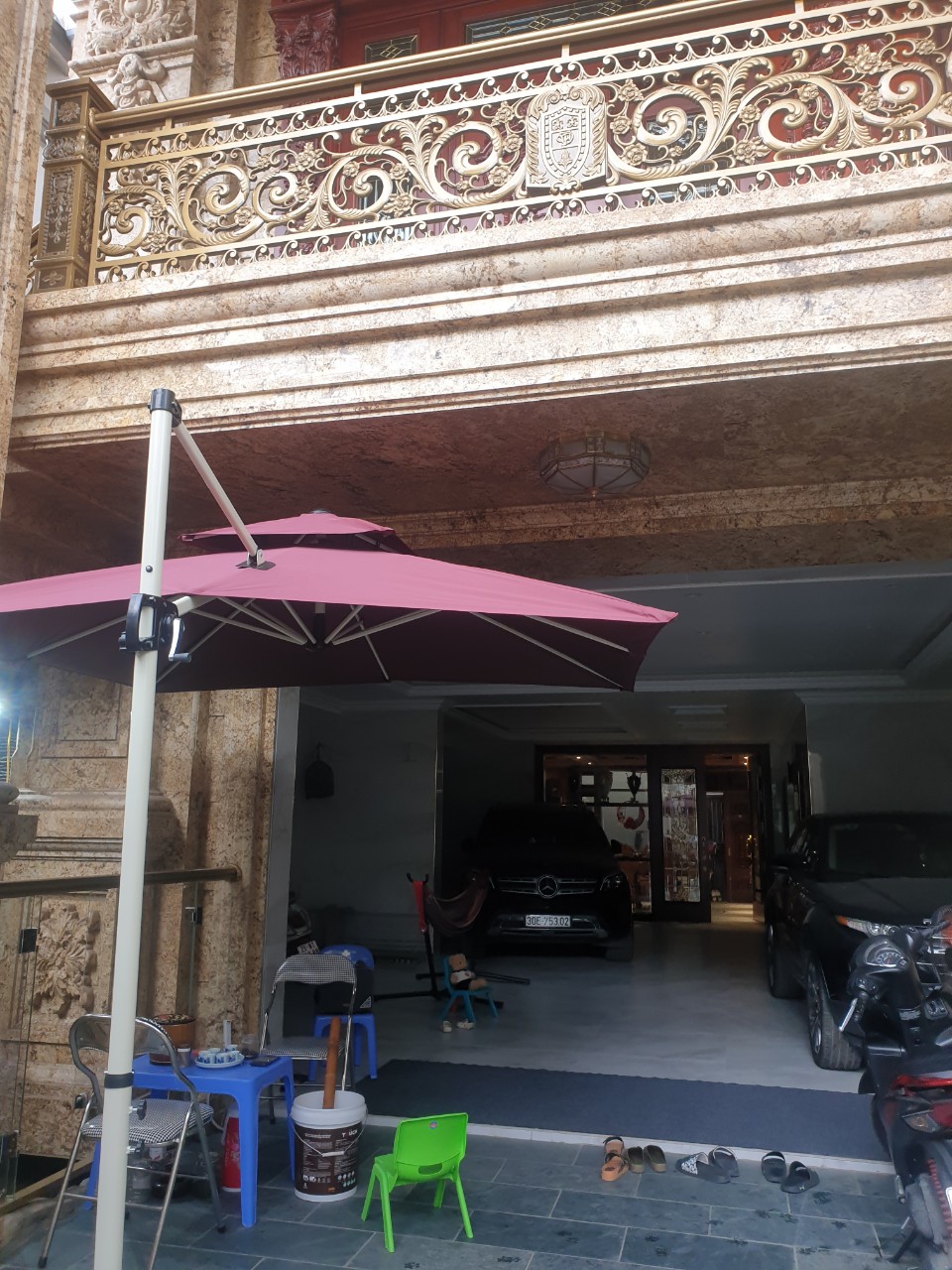 Hình ảnh Dù hòa phát lệch tâm hệ nâng hạ màu đỏ
