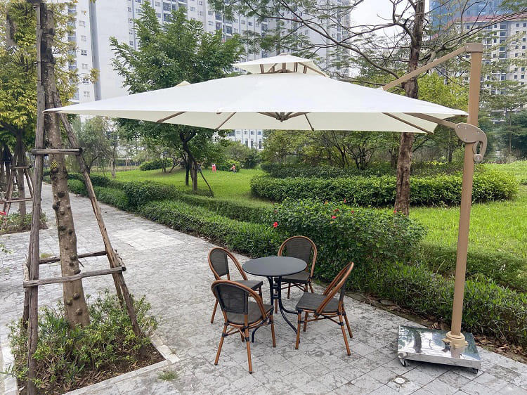 Hình ảnh Dù hòa phát lệch tâm tròn 3m xoay 360 hợp kim nhôm màu trắng