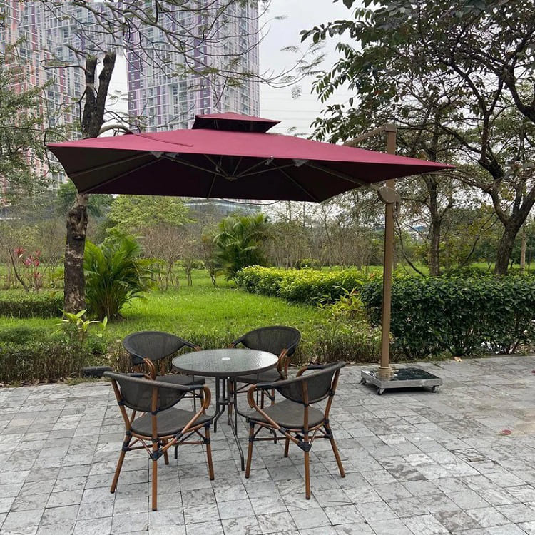 Hình ảnh Dù hòa phát lệch tâm vuông 3m hợp kim nhôm xoay 360 màu đỏ