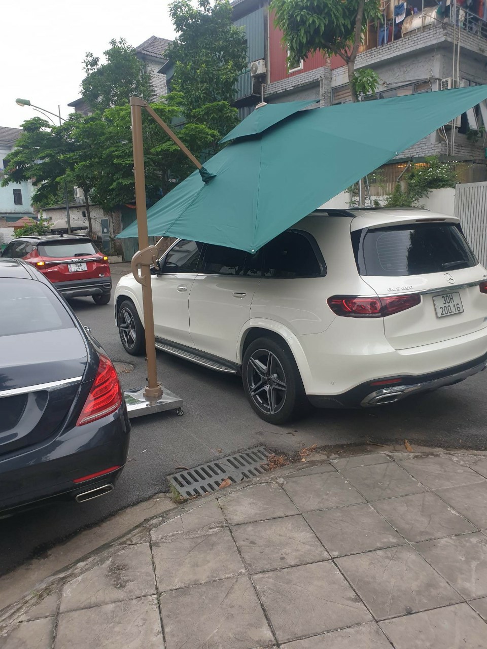 Hình ảnh Dù hòa phát lệch tâm vuông 3m hợp kim nhôm xoay 360 màu xanh